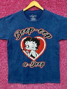 Betty Boop Boop-Oop-A-Doop Heart Art Graphic T-Shirt Medium